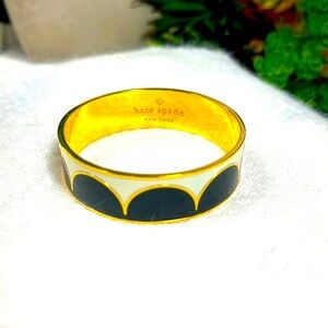 Scalloped Kate spade bangle bracelet “ahead of the curve” gold black